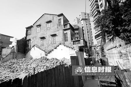 鰲洲外街37號(hào)房主成為南華西拆遷改造中唯一的“釘子戶”，危改辦協(xié)商未果只好提請(qǐng)仲裁。